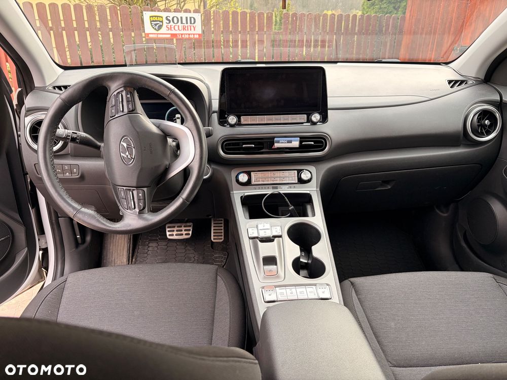 Hyundai Kona 64kWh Executive - 9