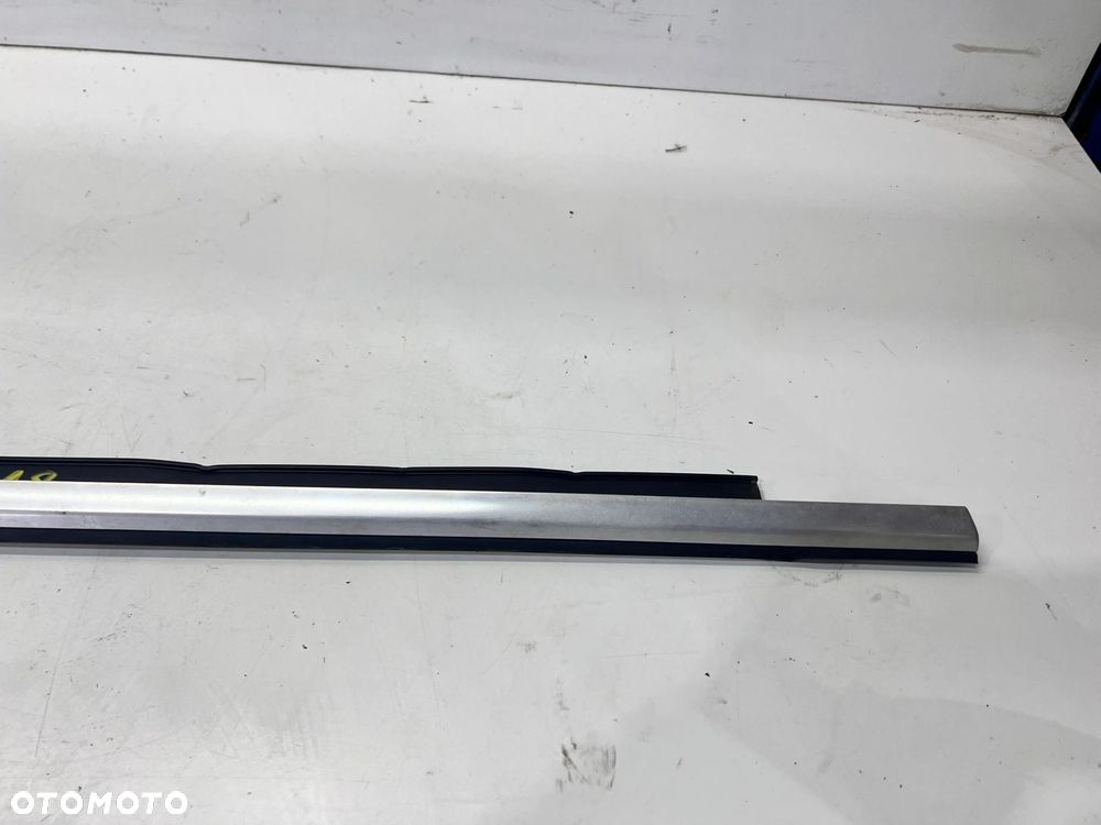 LISTWA CHROM DRZWI PRAWY PRZÓD AUDI A3 8V SEDAN 8V5853284 - 8