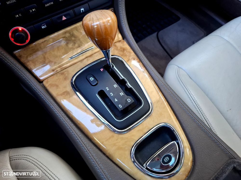 Jaguar S-Type 3.0 V6 Executive Auto. - 16