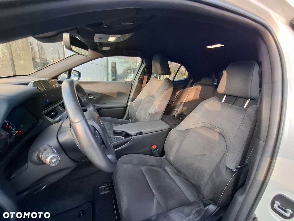 Lexus UX - 11