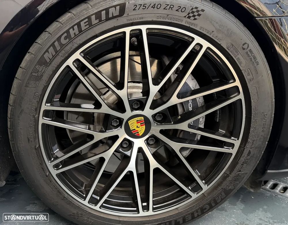 Porsche Panamera 4 E-Hybrid - 16