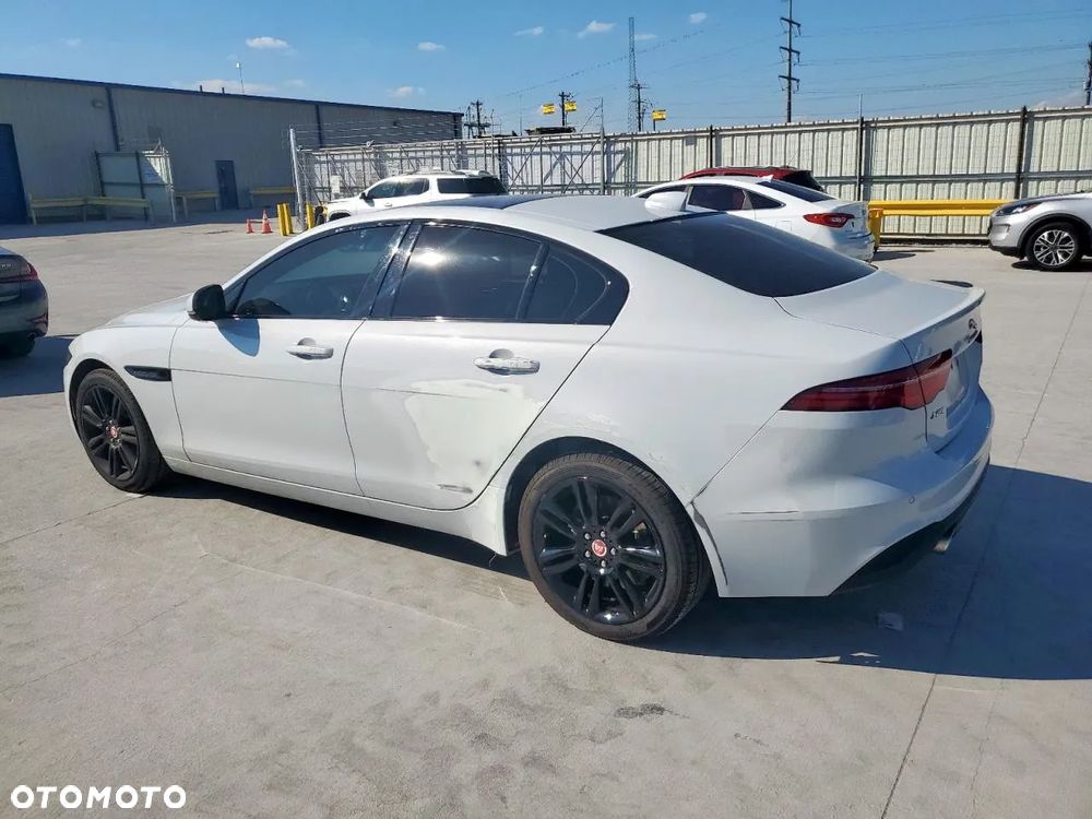 Jaguar XE 2.0 P250 R-Dynamic S - 3