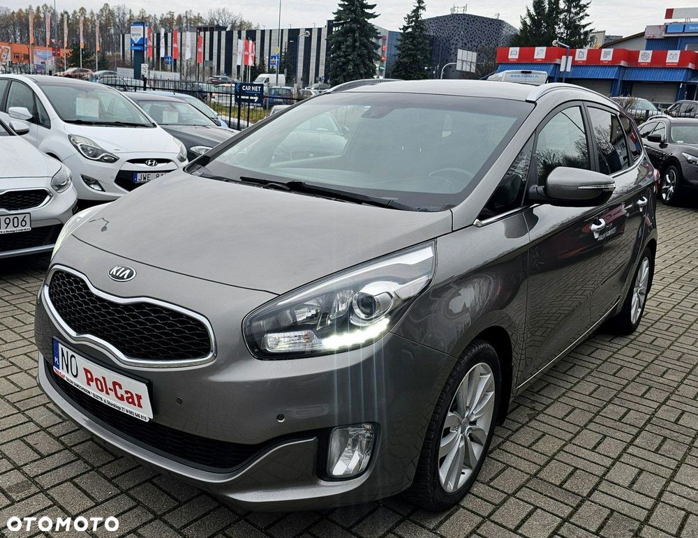 Kia Carens - 4