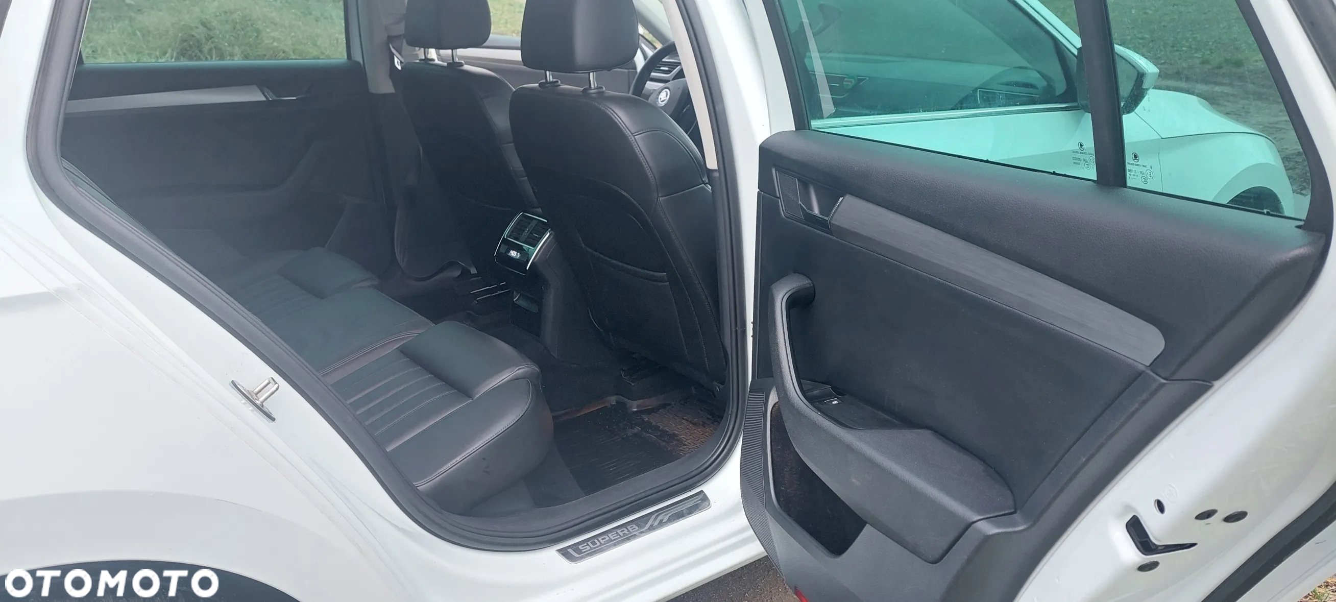 Skoda Superb Combi 2.0 TDI DSG Ambition - 13
