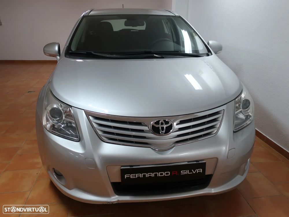 Toyota Avensis SW 2.0 D-4D Exclusive - 3