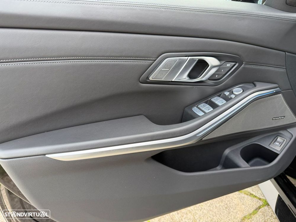 BMW M3 Competition xDrive - 27