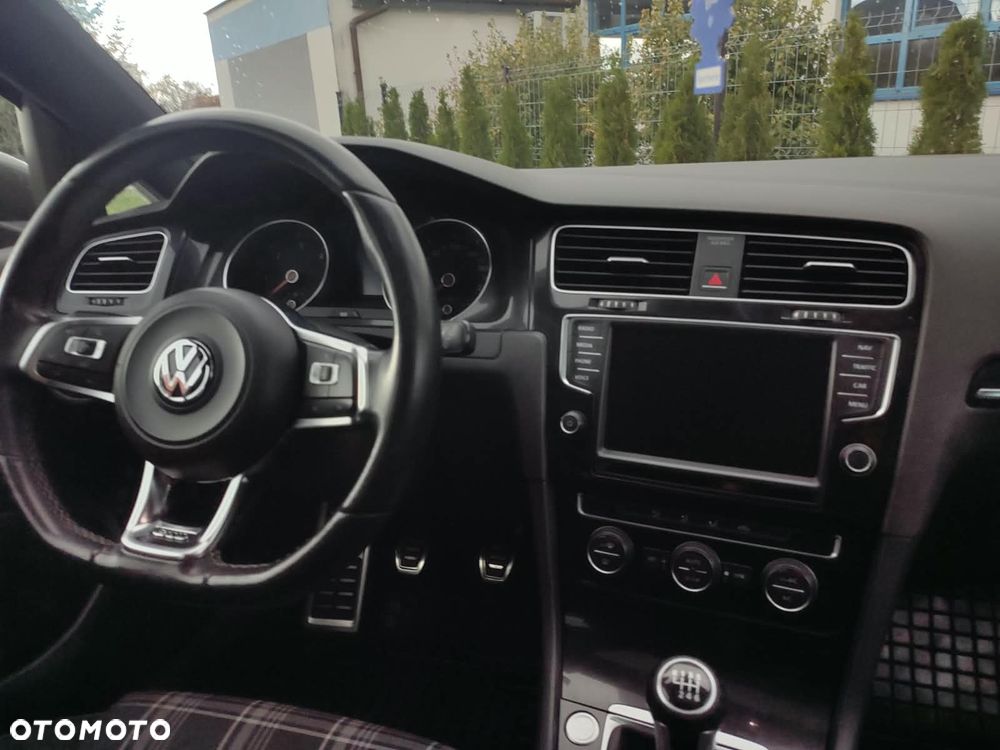Volkswagen Golf - 23