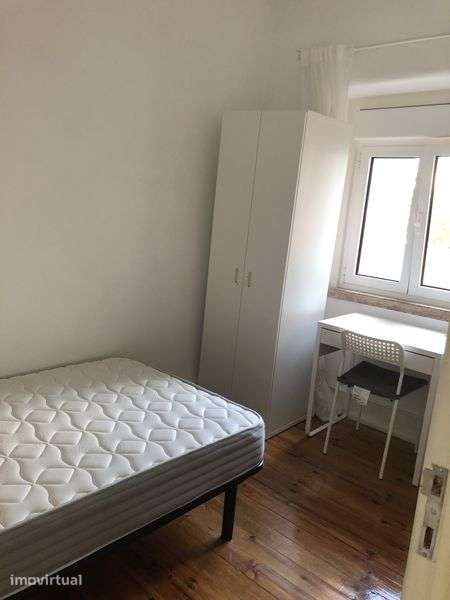 Arrenda-se T2 mobilado no alto sao joao perto paiva couceiro lisboa - Grande imagem: 5/12