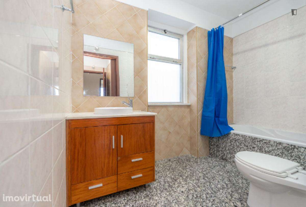 Quarto - localizado em São Martinho de Bispo Coimbra - Grande imagem: 2/18