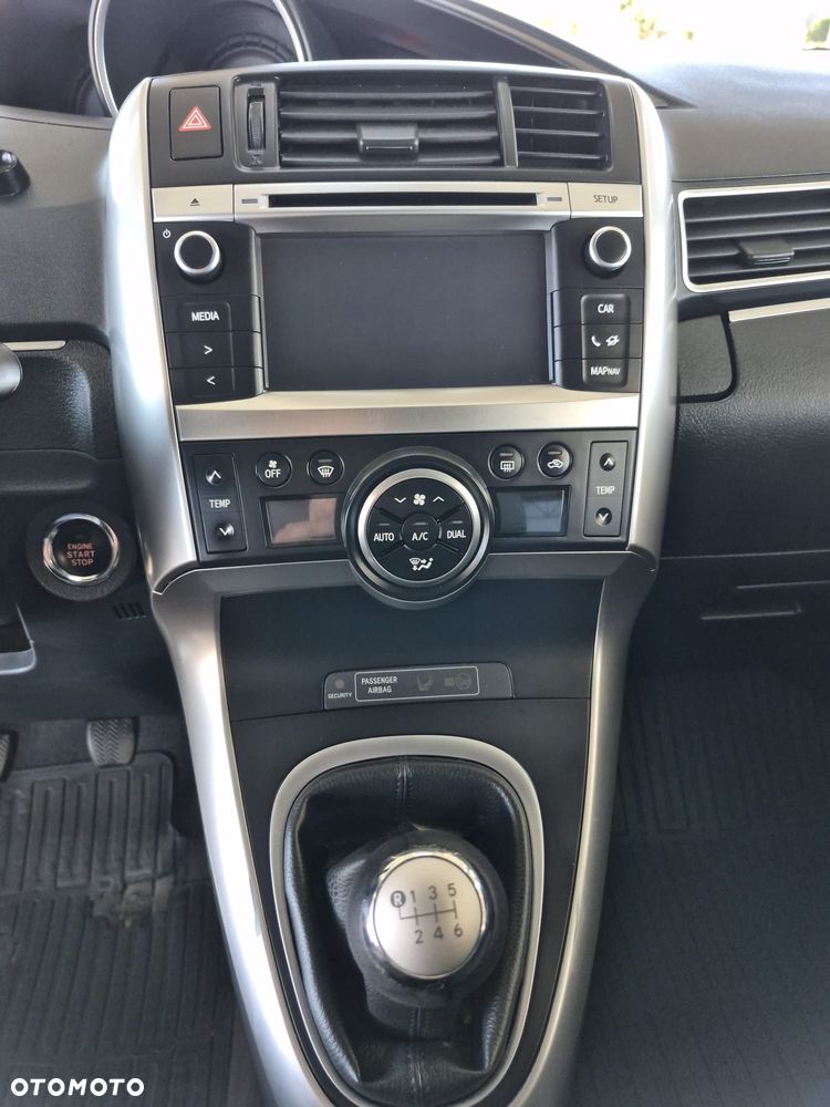 Toyota Verso 1.8 Prestige 7os - 25