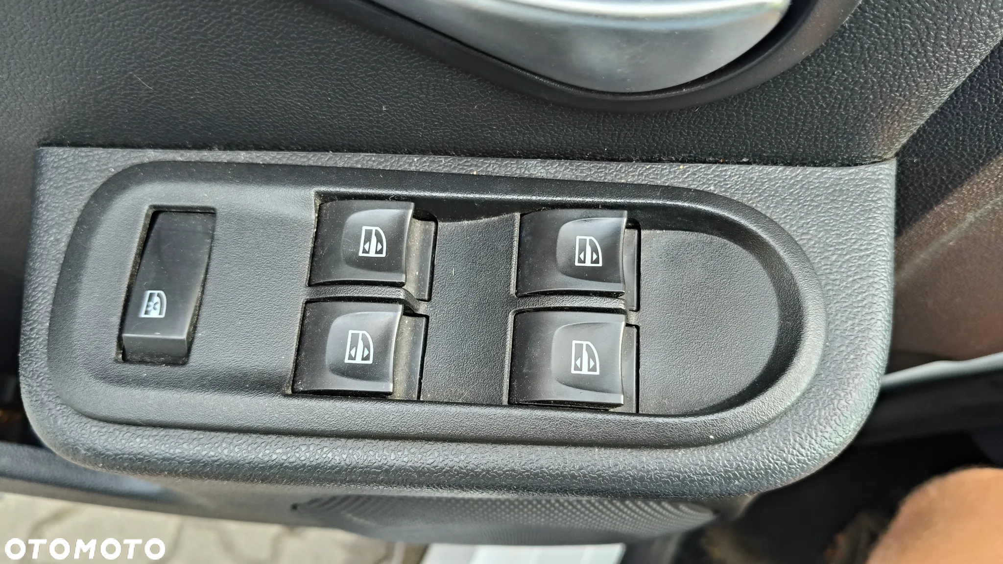 Dacia Duster 1.6 SCe Ambiance S&S - 18