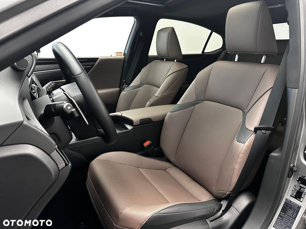 Lexus ES - 5
