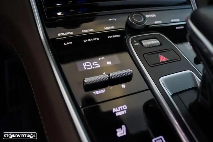 Porsche Panamera 4 E-Hybrid - 25
