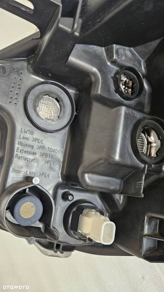 LAMPA PRAWA ZWYKŁA SOCZEWKA TOYOTA YARIS IV 2019- - 13