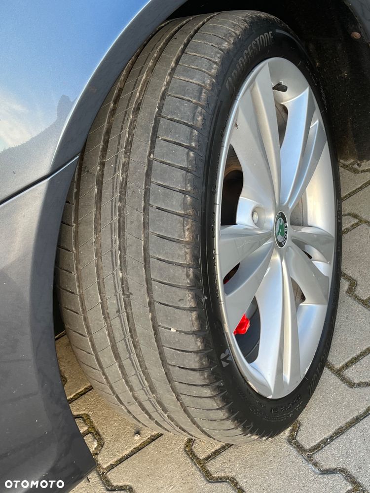 Skoda Octavia 2.0 TDI CR DPF RS - 22