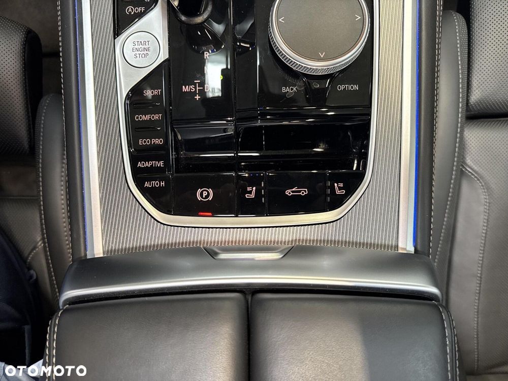 BMW Seria 8 840i - 27