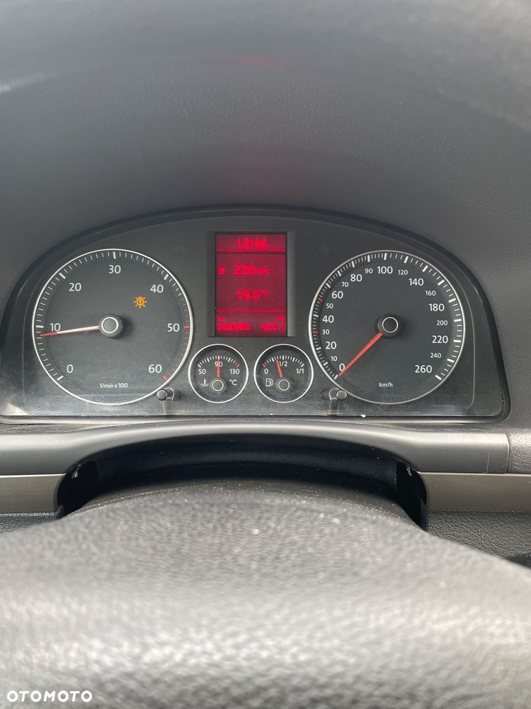Volkswagen Touran - 11