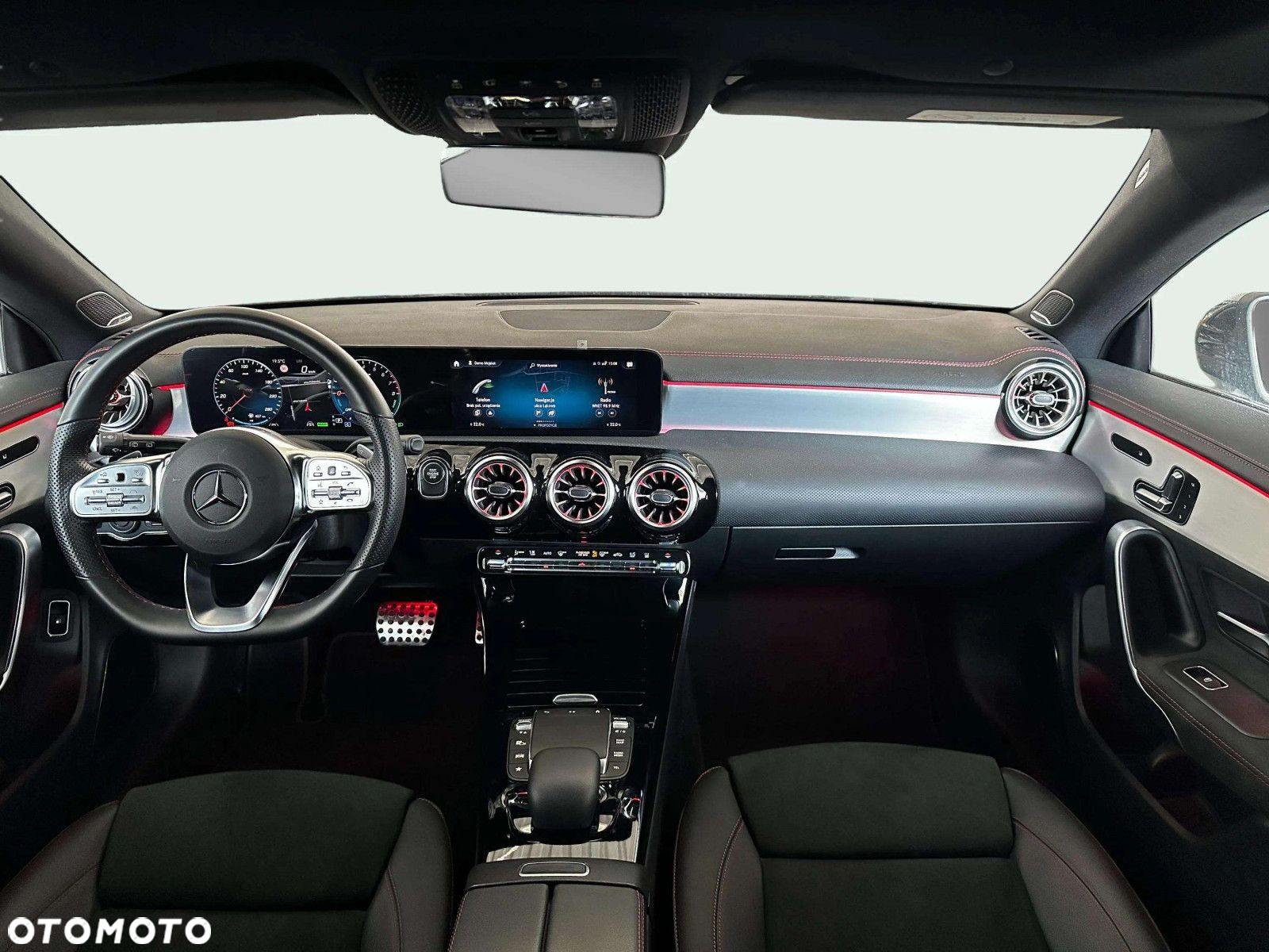 Mercedes-Benz CLA - 12