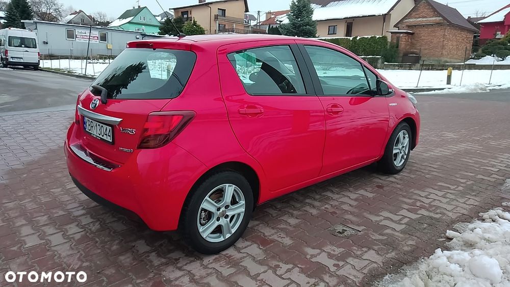 Toyota Yaris Hybrid 100 Premium - 5
