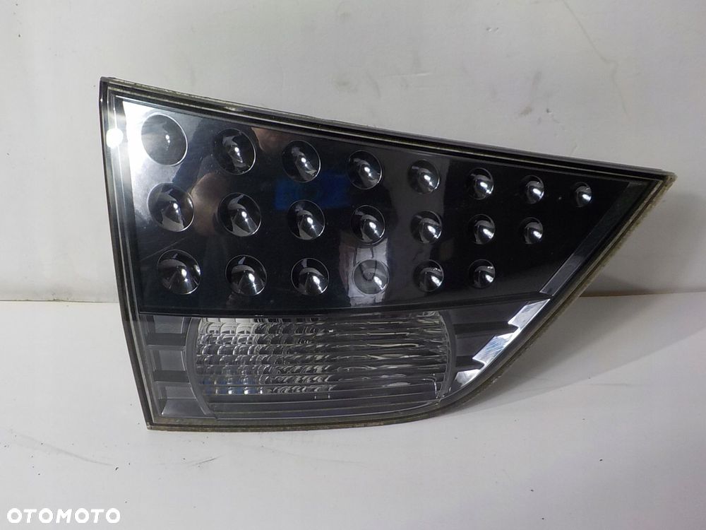 MITSUBISHI OUTLANDER II LAMPA W KLAPĘ LEWA - 1