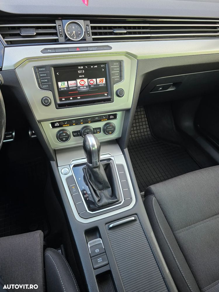 Volkswagen Passat 2.0 TDI DSG Comfortline - 37