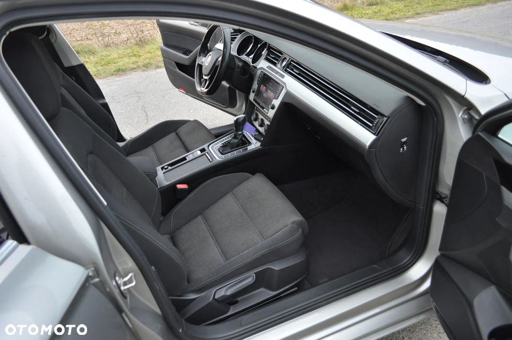 Volkswagen Passat 1.6 TDI (BlueMotion Technology) DSG Comfortline - 21