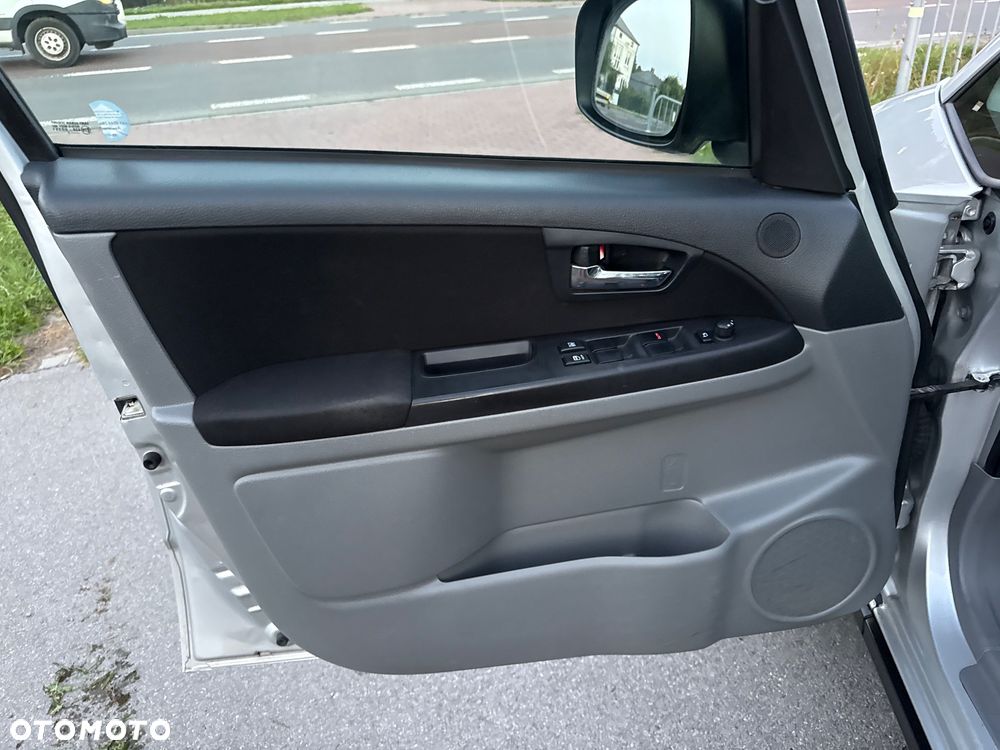 Suzuki SX4 1.6 Premium 4WD - 24