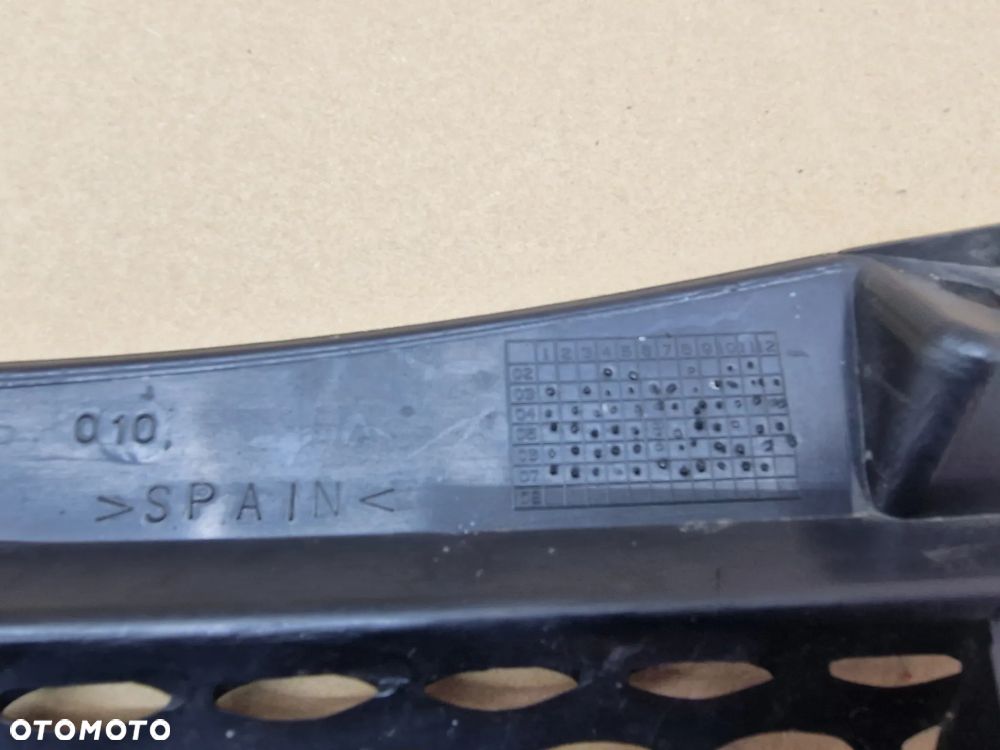 MERCEDES VITO W639 639 GRILL ATRAPA A6398800185 - 8