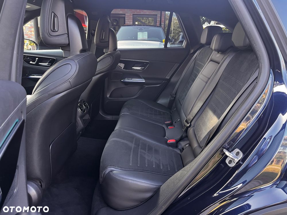Mercedes-Benz GLC 300 4Matic 9G-TRONIC AMG Line Advanced - 32