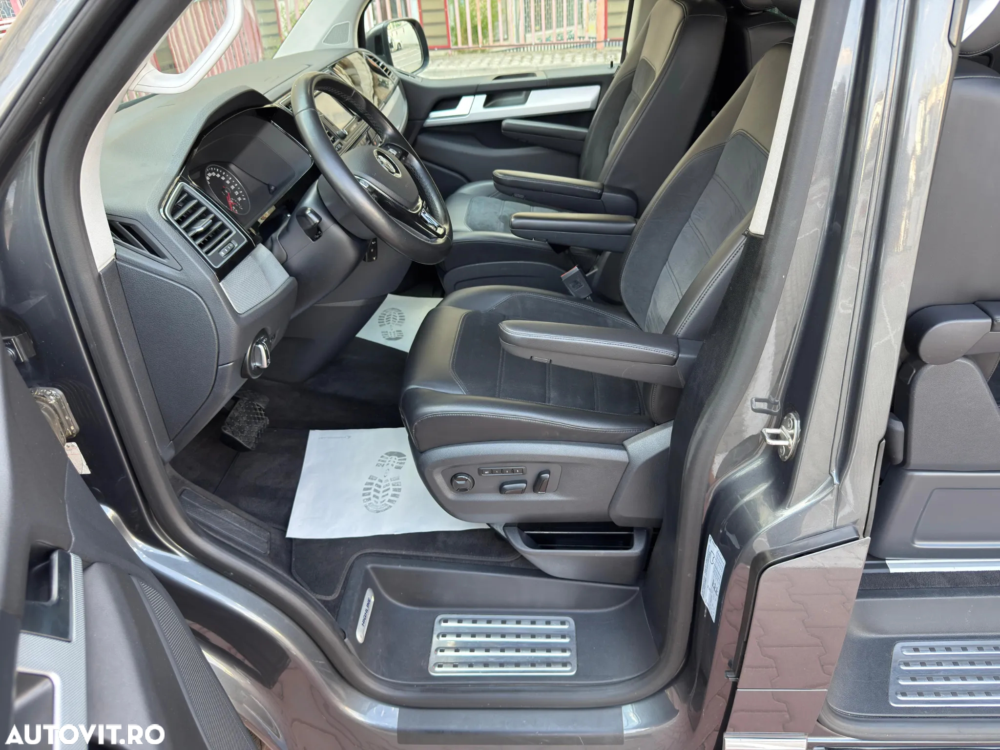 Volkswagen Multivan - 38