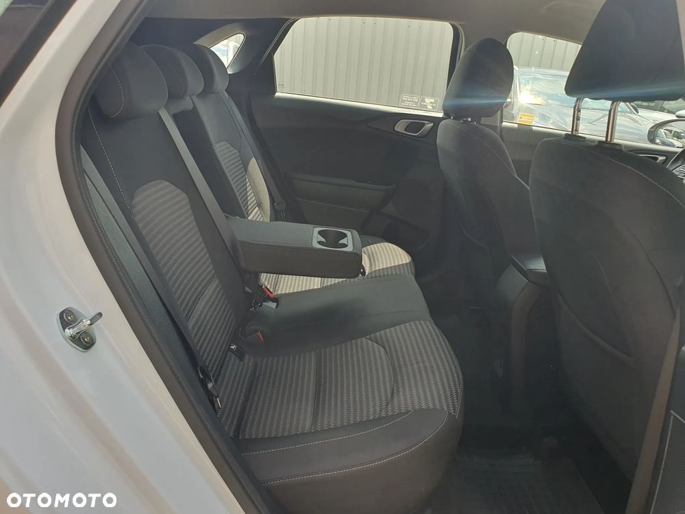 Kia Ceed 1.5 T-GDI M DCT - 24
