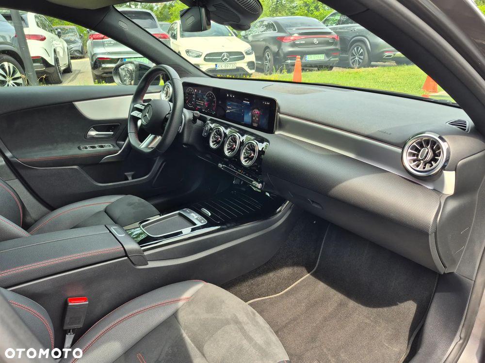 Mercedes-Benz Klasa A 200 AMG Line 7G-DCT - 27