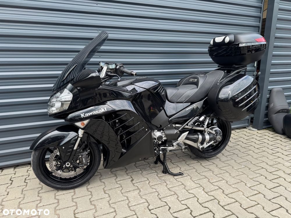 Kawasaki GTR - 3