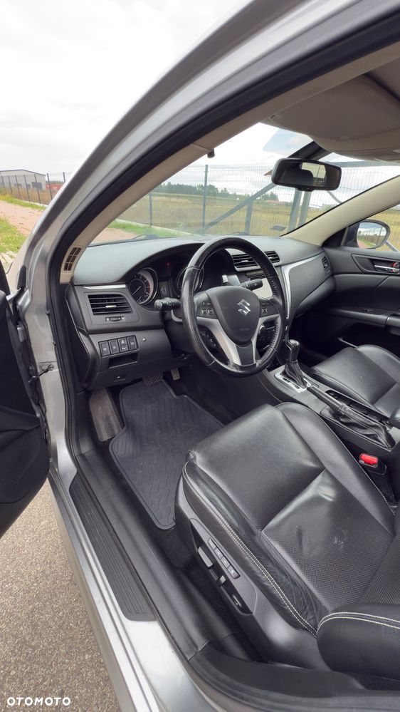 Suzuki Kizashi 2.4 4x4 CVT Sport - 16