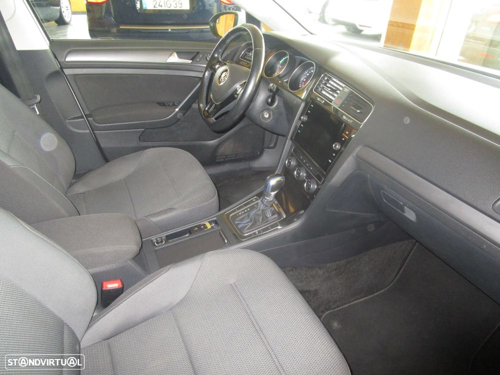 VW e-Golf AC/DC - 23