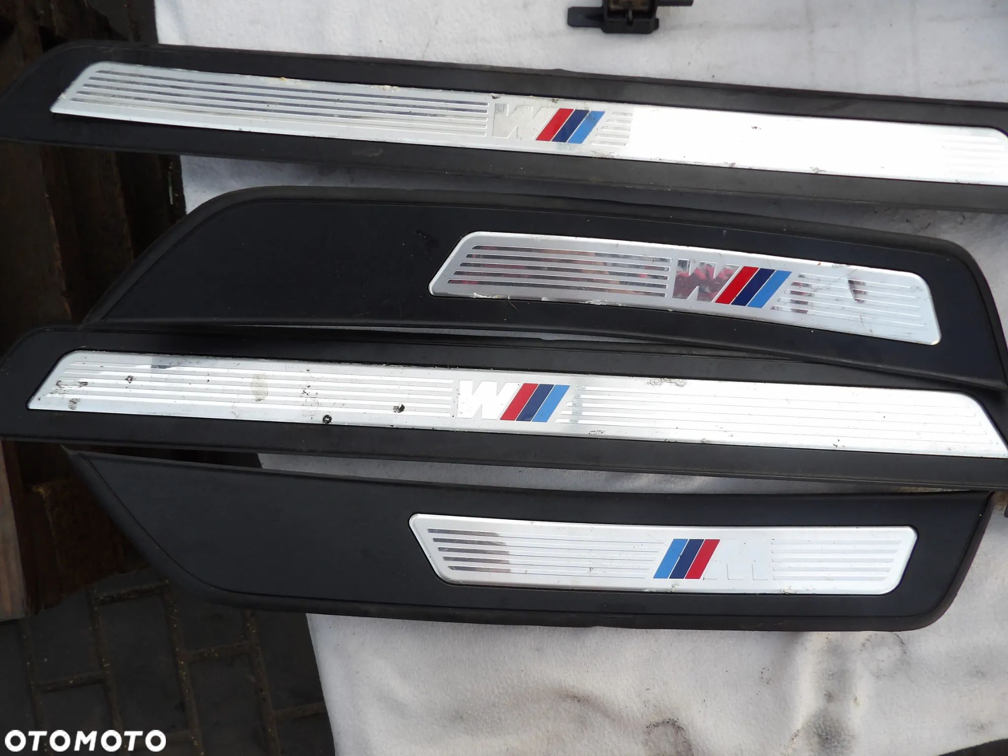 BMW - F10,F11 - LISTWY OZDOBNE PROGOWE - MPAKIET - 8050049,8050052,8050047,8050050 - 1