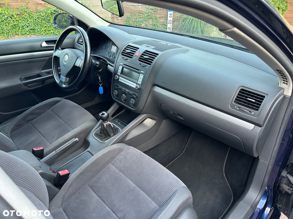 Volkswagen Golf 1.9 TDI DPF Comfortline - 23