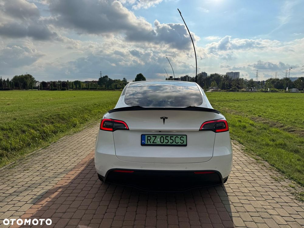 Tesla Model Y - 7