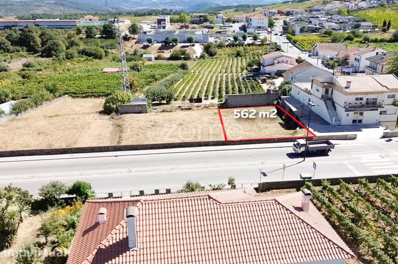 Lote de terreno com 562 m²