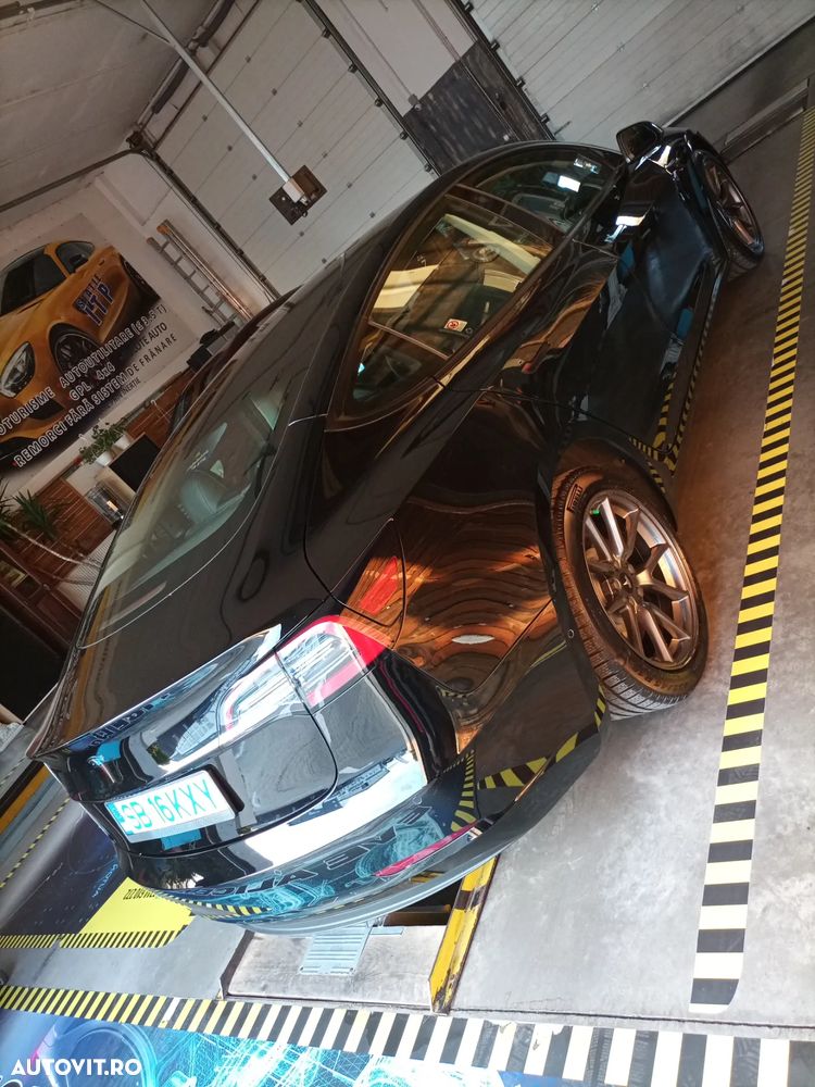 Tesla Model 3 - 4