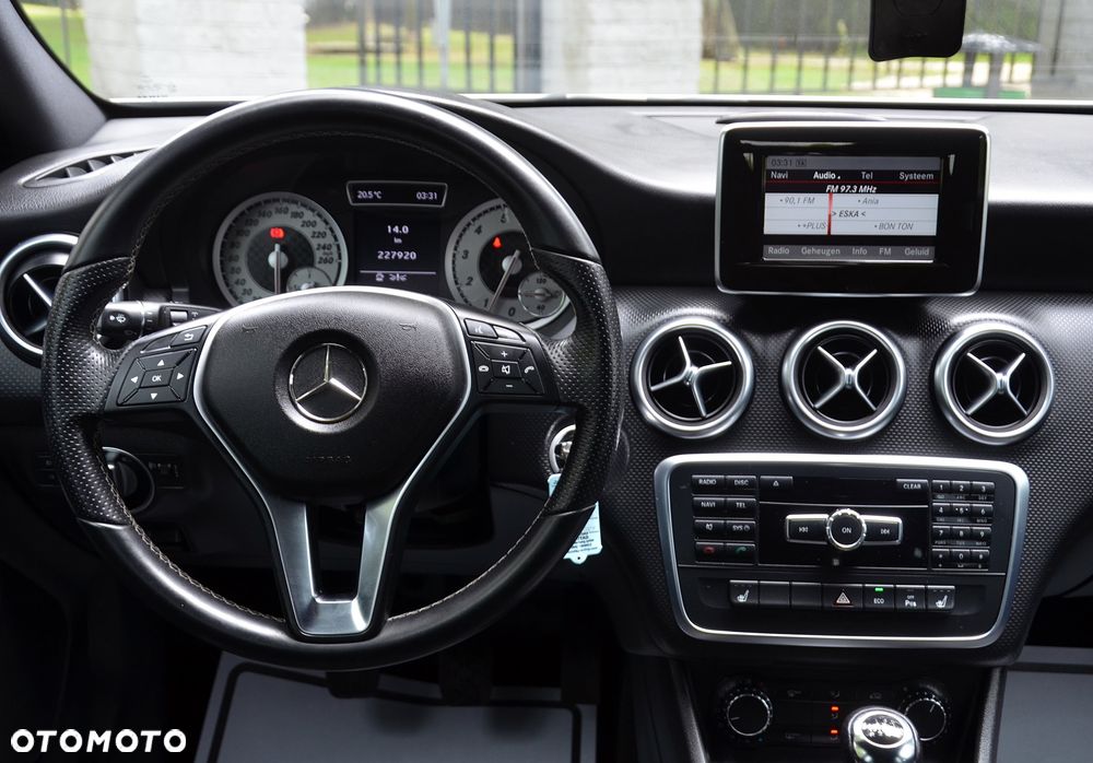 Mercedes-Benz Klasa A 180 (BlueEFFICIENCY) - 12