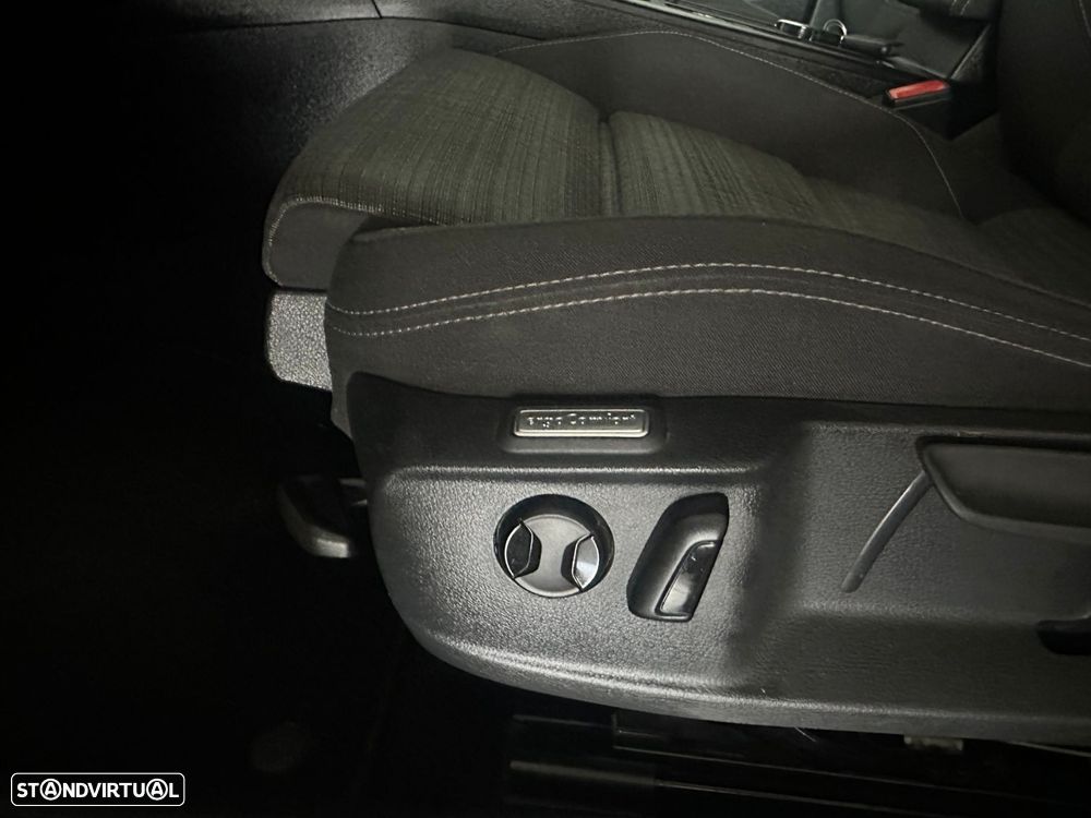 VW Passat 1.6 TDI Business DSG - 16