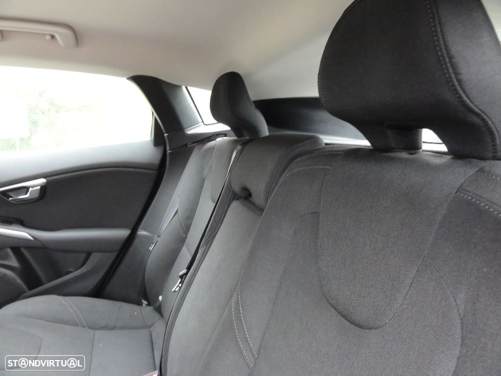 Volvo V40 D2 Momentum - 18