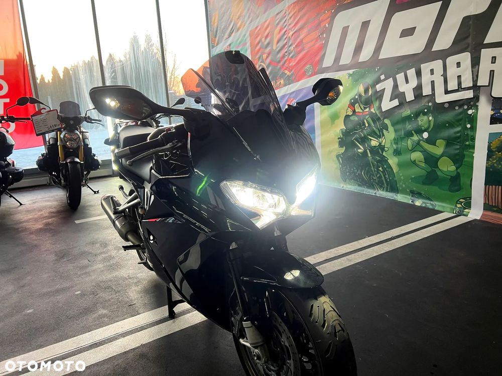 Honda VFR - 12