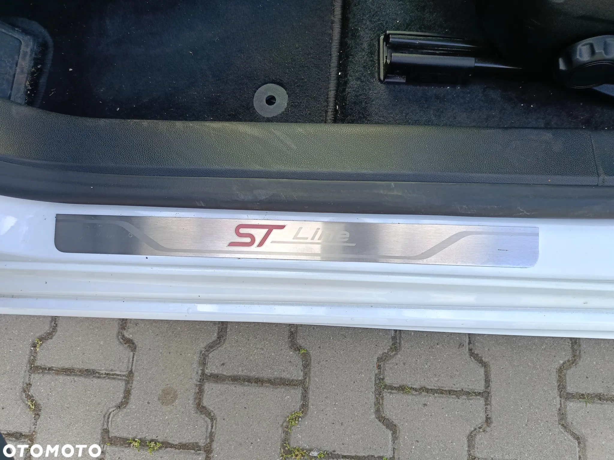 Ford Focus Turnier 1.5 EcoBlue Start-Stopp-System ST-LINE DESIGN - 13
