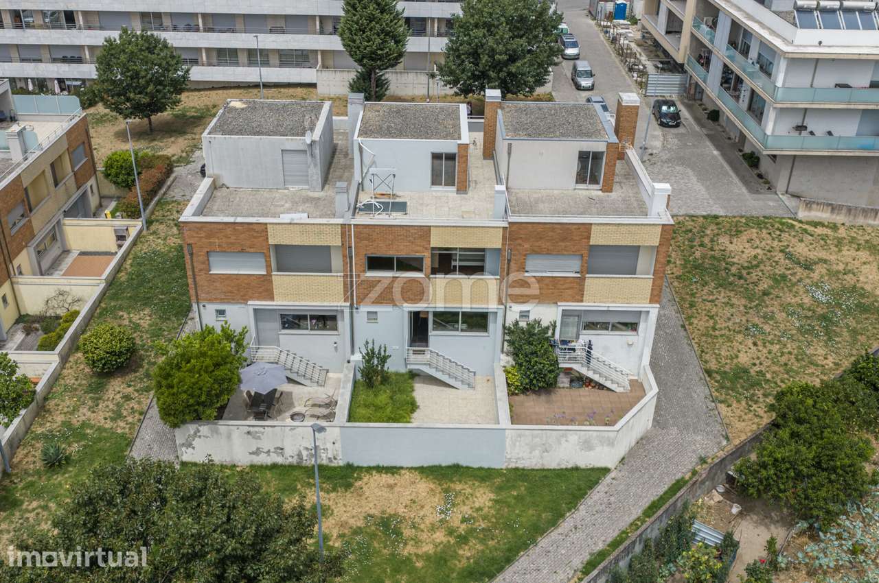 Moradia T4 com solário e terraço - Meadela - Grande imagem: 2/34