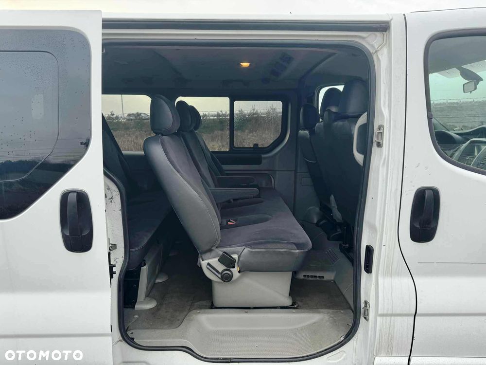 Renault Trafic FAP Passenger Black Edition - 13
