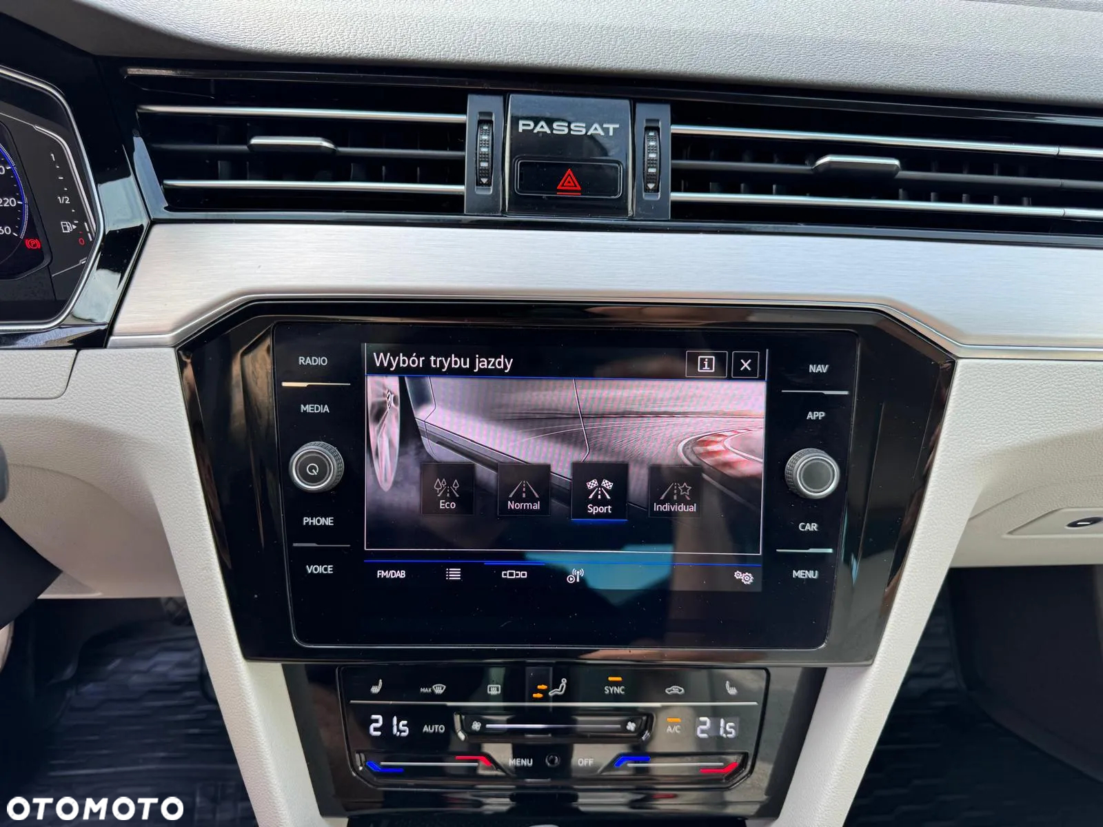 Volkswagen Passat 2.0 TSI Elegance DSG - 26