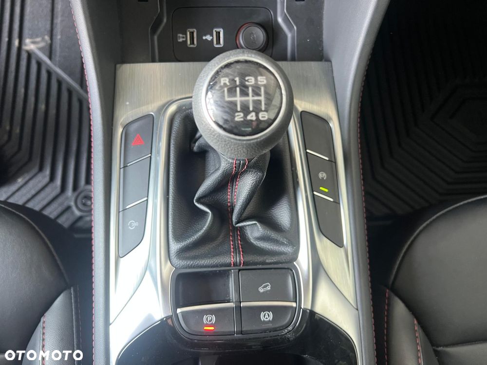 MG HS 1.5 T-GDI Exclusive - 27