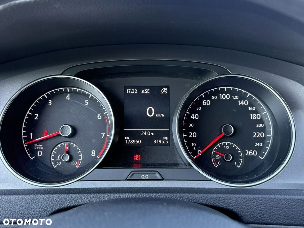 Volkswagen Golf - 25